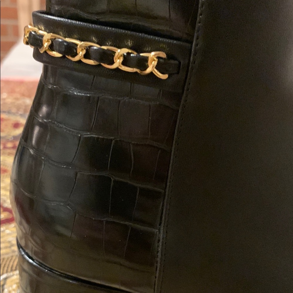 SHEIN Black and Gold Ankle Booties with Classic Design - Picture 5 of 7